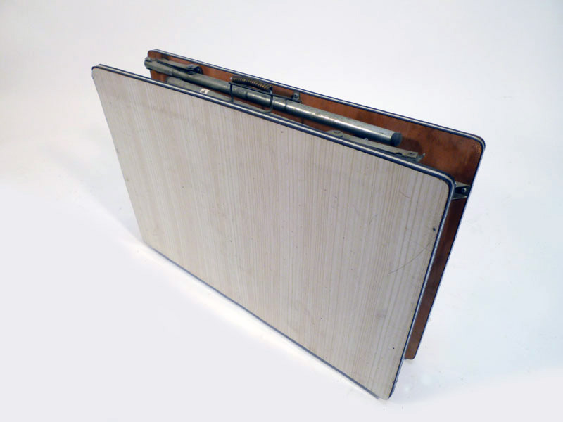 conjunto maleta pic-nic 50x73x14 mesa 63x97x73 silla 40-65x38x36 peq.desperf.mesa (30eu.) 1u